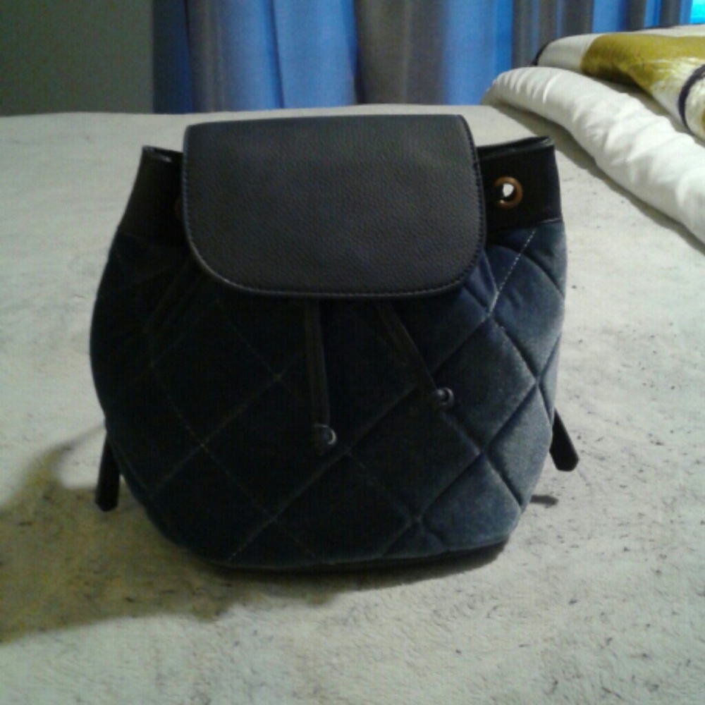 Cross-body Bags